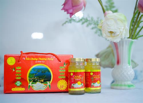 NƯỚC YẾN CHƯNG THƯỢNG HẠNG - LÊ HẰNG TLC_Hộp 6 Lọ x 140 ml